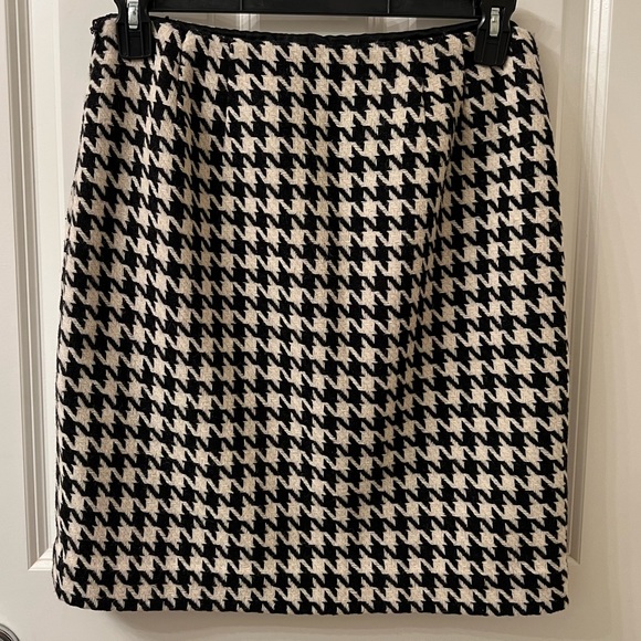 Loft Houndstooth Wool Pencil Skirt in Size 10 - Picture 2 of 4